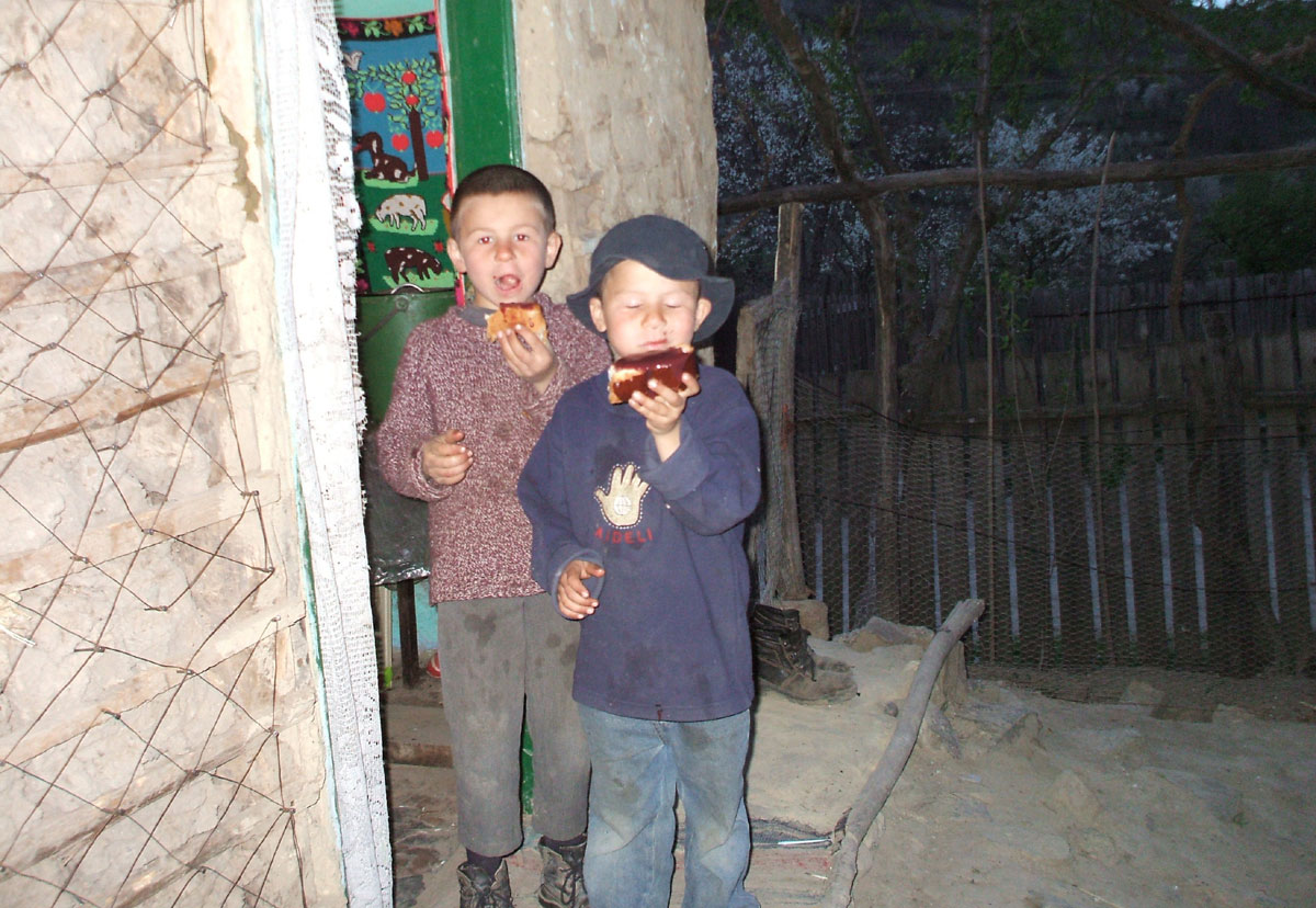 HUDT Work - Feeding the Hungry in Calugara 